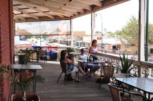 The-longest-pub-balcony-in-Australia---in-use