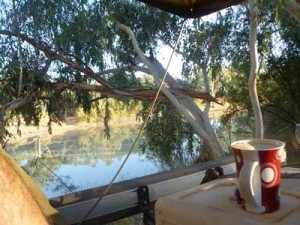 Barcoo-River-campsite-early-morning-coffee2